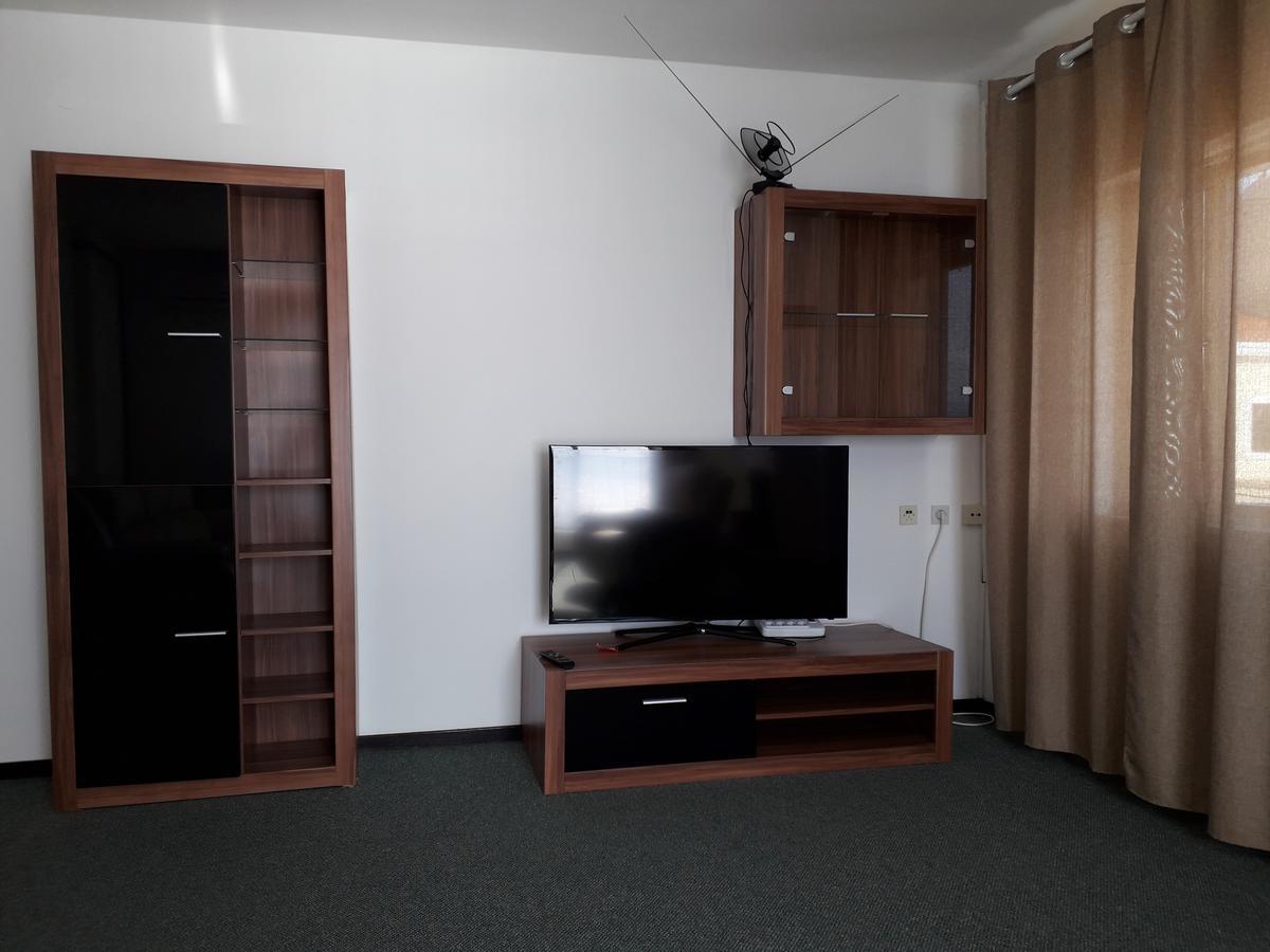 Apartments And Rooms Haludovo - Ribarsko Selo Malinska Eksteriør bilde