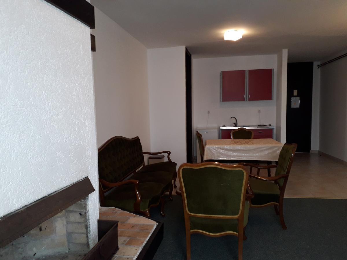 Apartments And Rooms Haludovo - Ribarsko Selo Malinska Eksteriør bilde