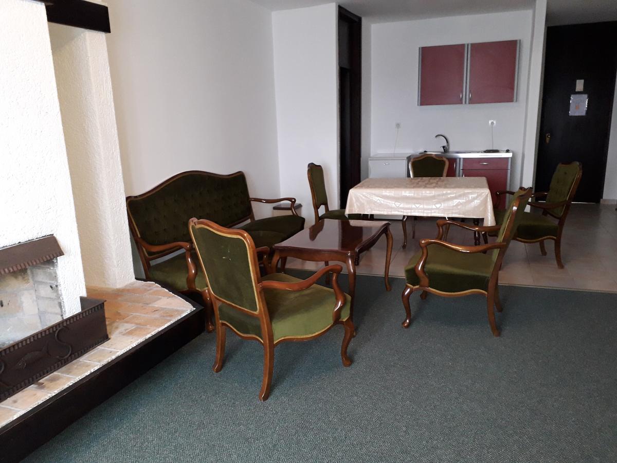Apartments And Rooms Haludovo - Ribarsko Selo Malinska Eksteriør bilde