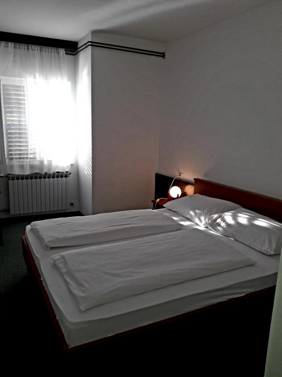 Apartments And Rooms Haludovo - Ribarsko Selo Malinska Eksteriør bilde